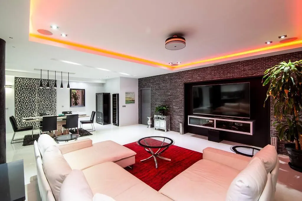 Skyline Luxury 5 Star Condo Maho
