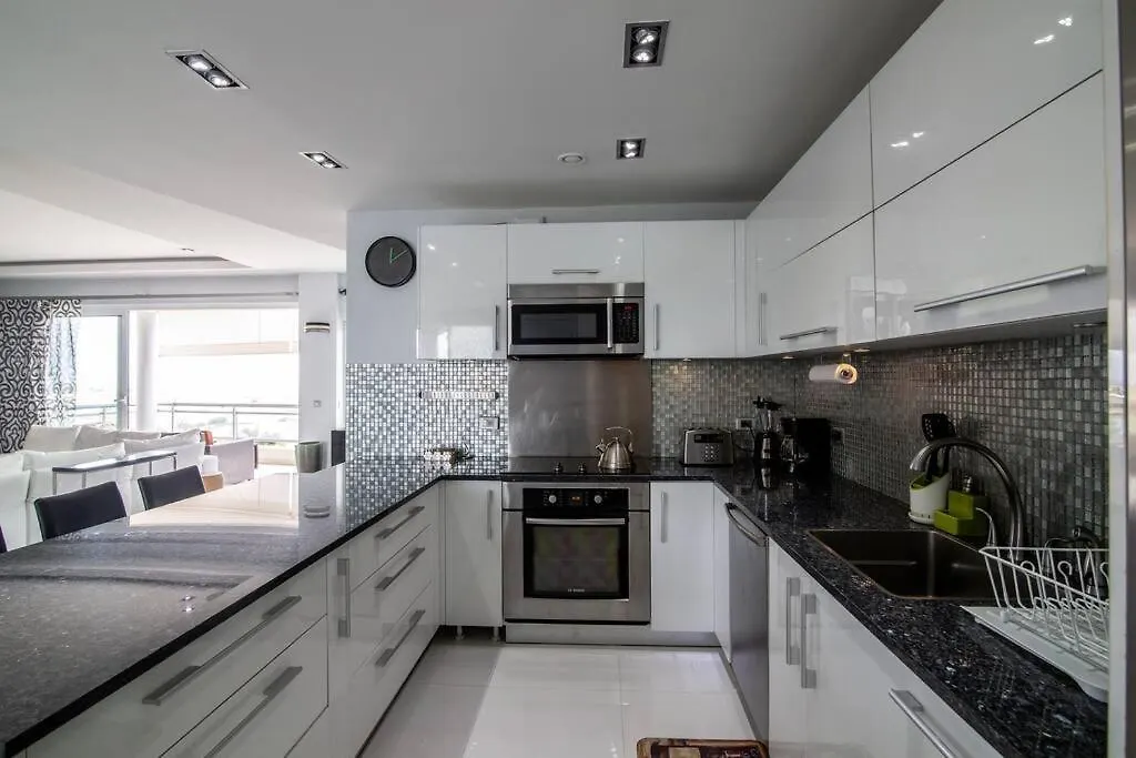 Skyline Luxury 5 Star Condo Maho 0*,