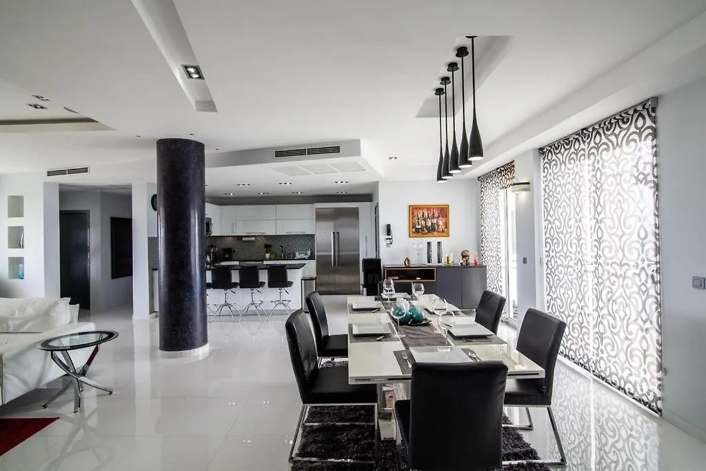Skyline Luxury 5 Star Condo Maho