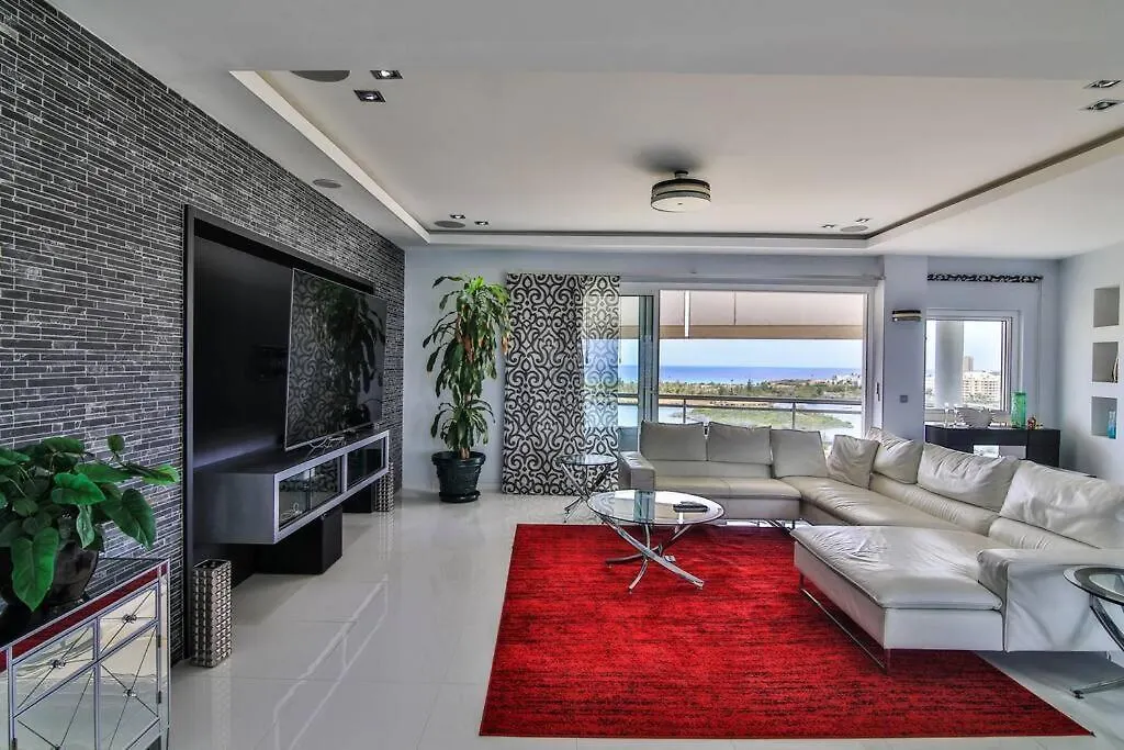 Skyline Luxury 5 Star Condo Maho Saint-Martin